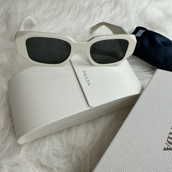 Prada PR17WS Sunglasses - Picture 2 of 5